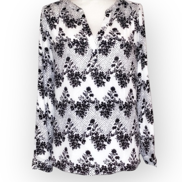 Candie’s Brand Ladies White and Black Floral V-Neck Blouse SZ Large - Picture 1 of 7